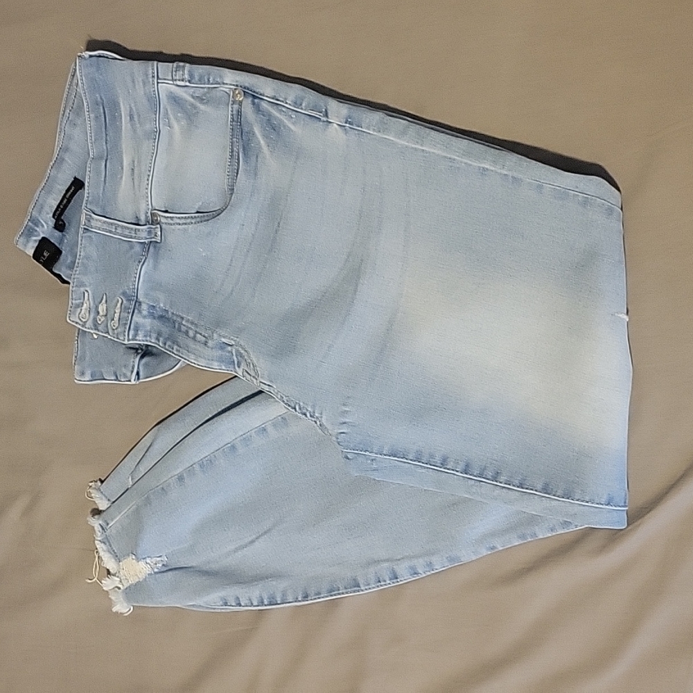 Distressed Crop Pant - Picture 7 of 9